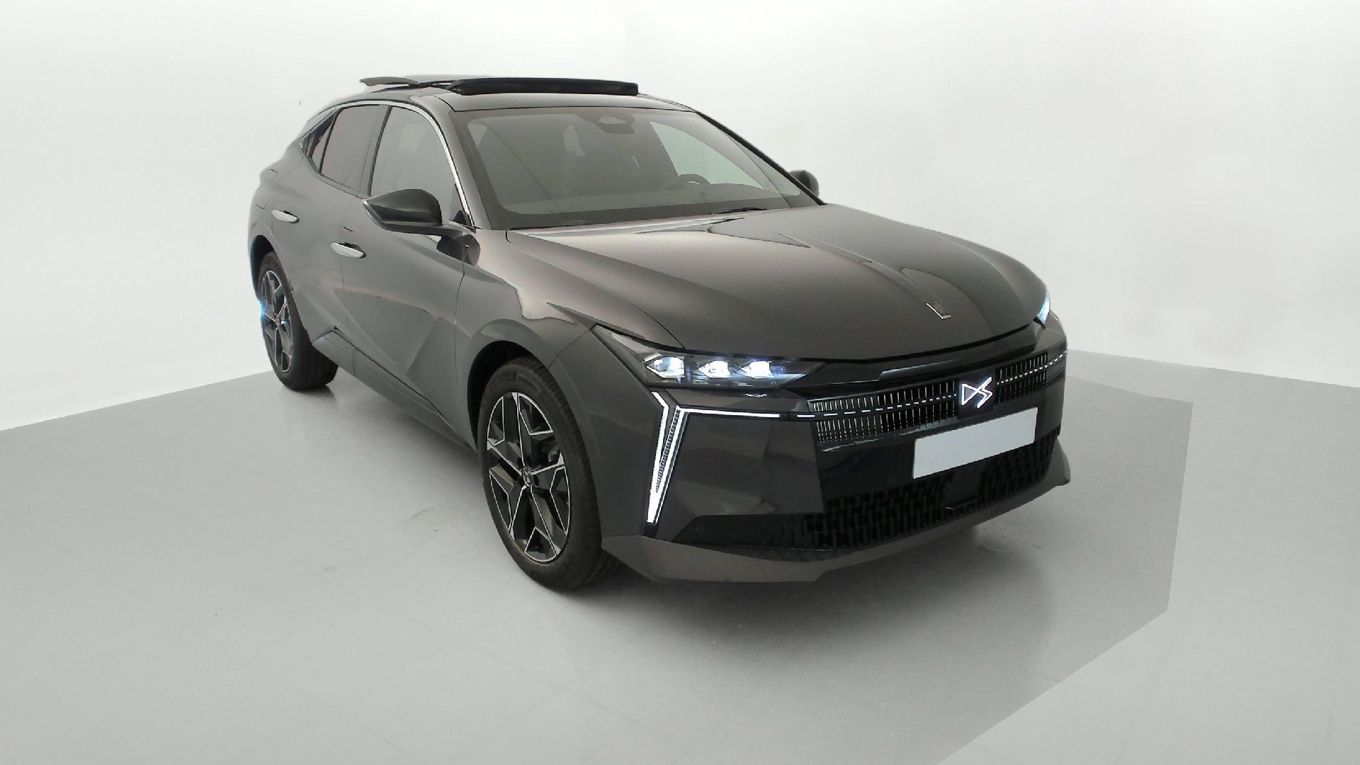 DS Automobiles N 4